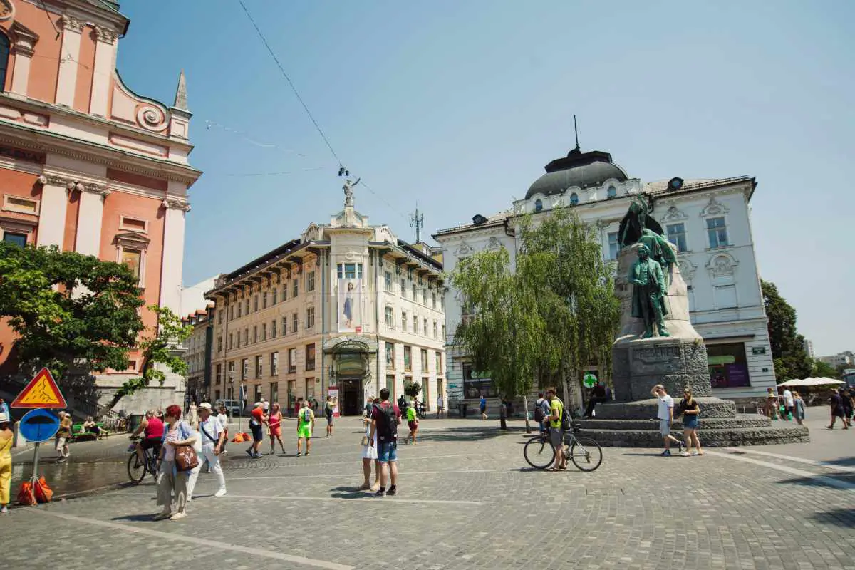 City life with cyclists and walkers in car free Ljubljana, the capital of Slovenia. Photo by Janesca from Unsplash 