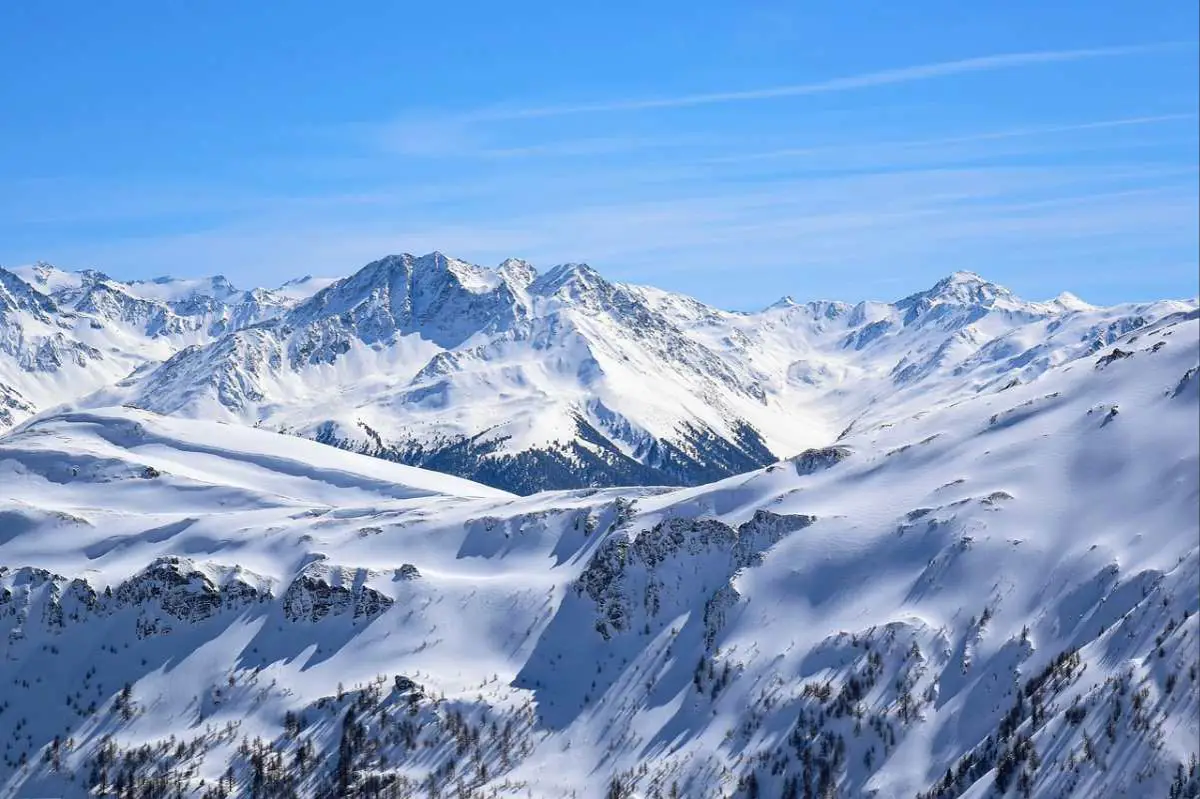 A snow capped mountain view across the Serfaus mountains in Austria. Photo by Mario Volenik from Pixabay